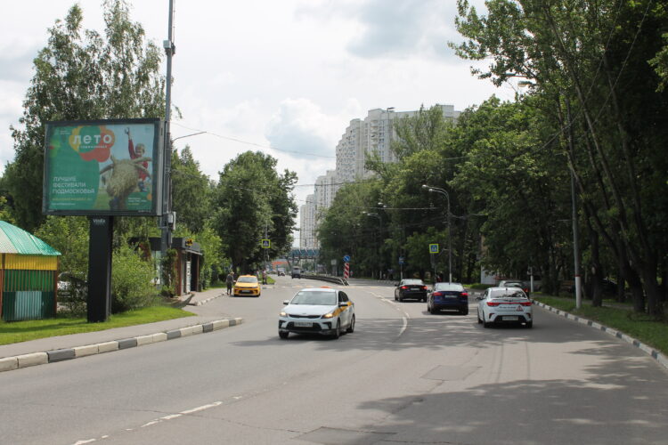 CB96 г. Химки, ул. 9 Мая, д.3 (напротив), вблизи ост. ул. 9 Мая, 3, 290 м после поворота с Юбилейного пр-та, Б (1)